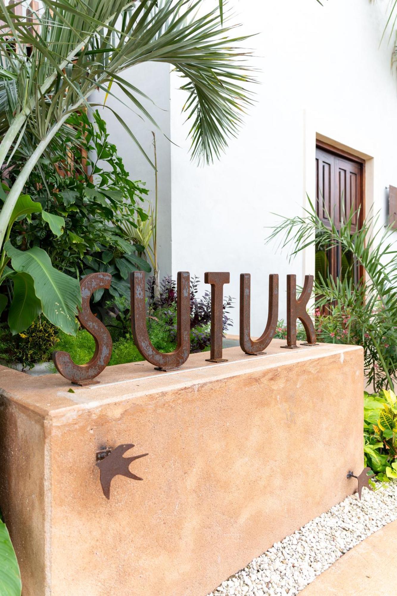 Hotel Sutuk Valladolid  Exterior photo